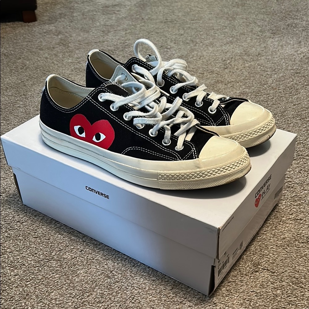 Men’s size 10 CDG low converse